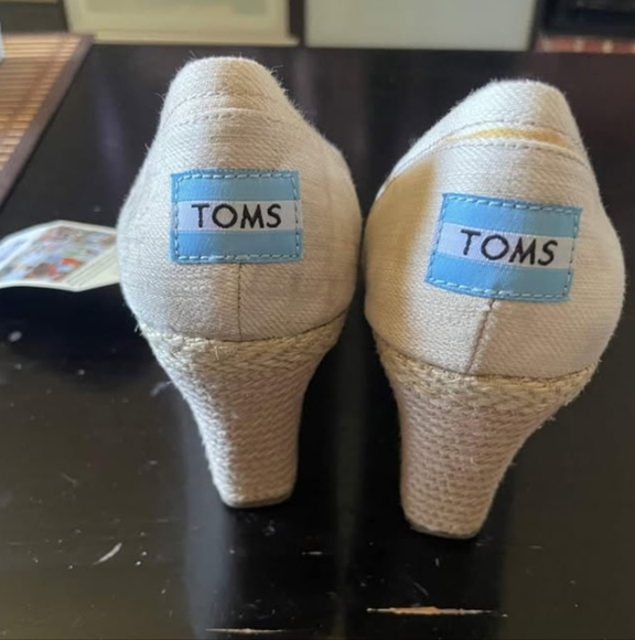 Tom's Wedge Shoes - Picture 4 of 9